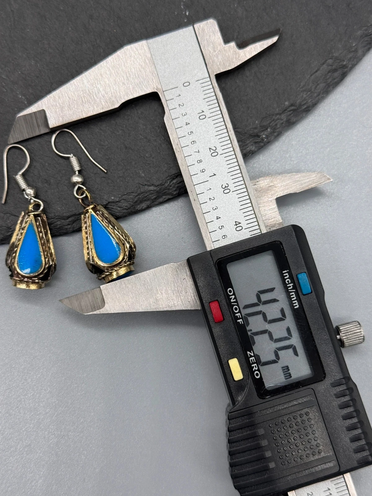 Boucles d’oreilles en racine turquoise en Gillet, (42.25mm) – photo 3